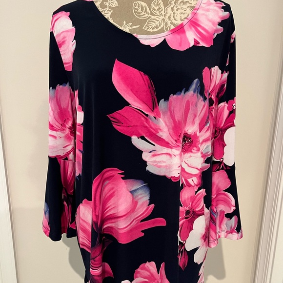 Tropical navy pink blouse - Picture 1 of 5